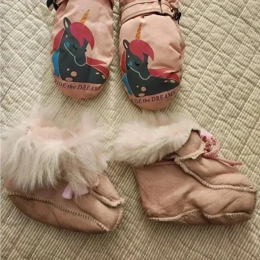 Girls mittens and booties bundle